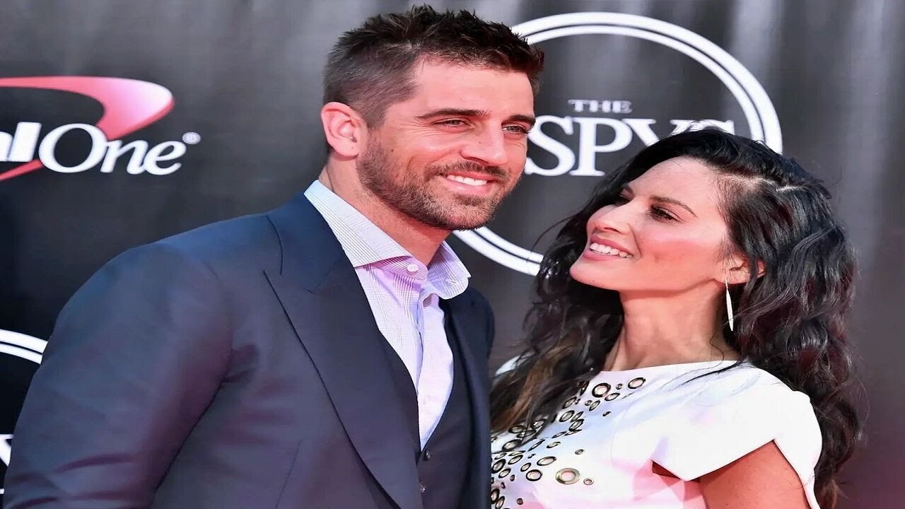 Aaron Rodgers Steps Out With His Famous Wife And Fans Are Stunned