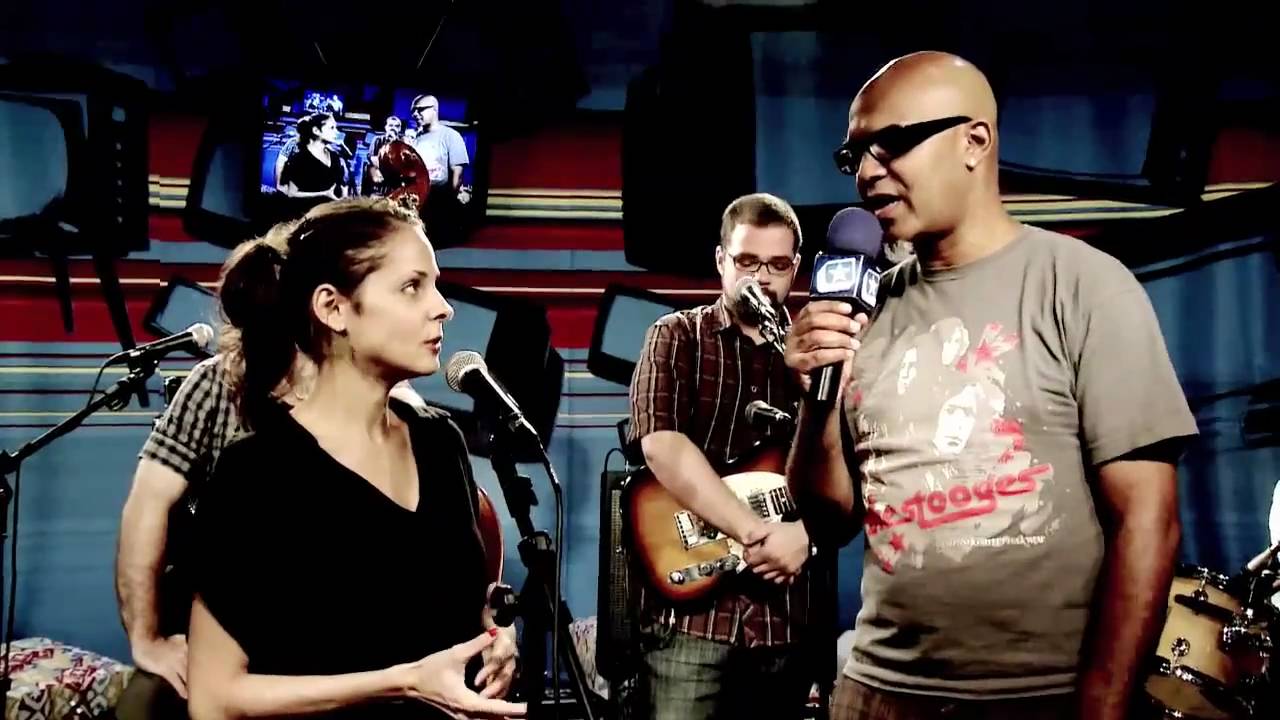 Blubell conversa com Clemente Nascimento no Estúdio Showlivre 2011