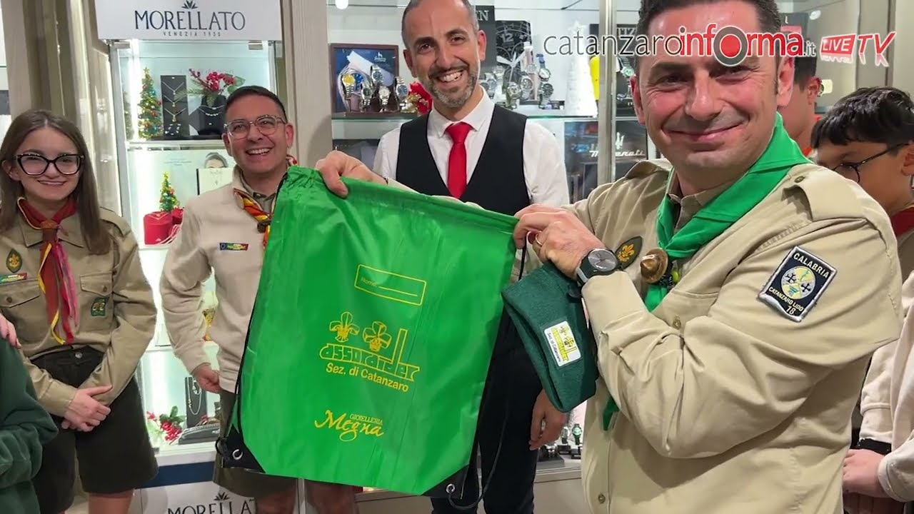 Natale solidale, la Gioielleria Megna premia il Gruppo scout Assoraider