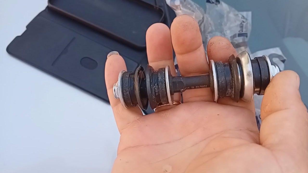 How to replace car's sway bar links Toyota yaris.
