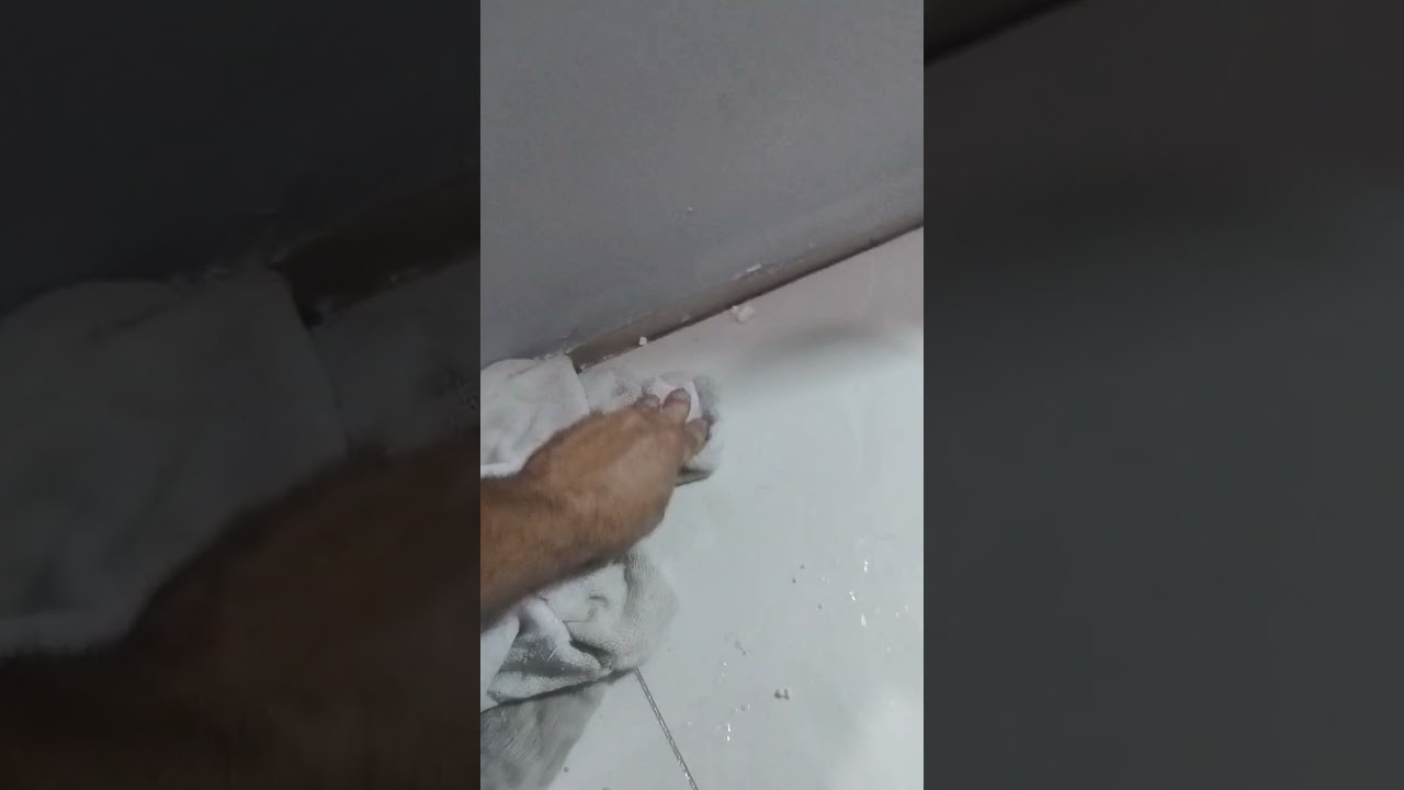 Como remover espuma expansiva molhada ou seca do piso ou porcelanato.