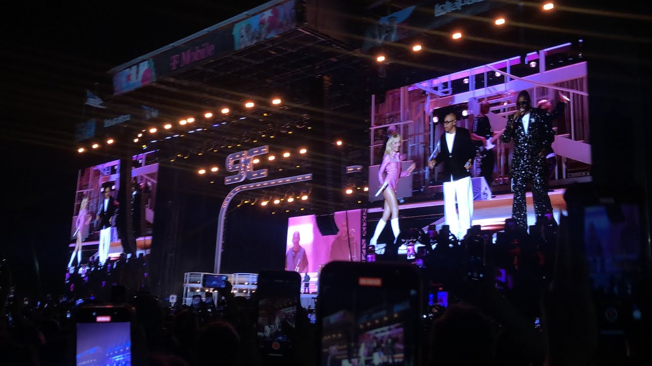 Sabrina Carpenter and Earth, Wind, & Fire (Lollapalooza Chicago 2025)