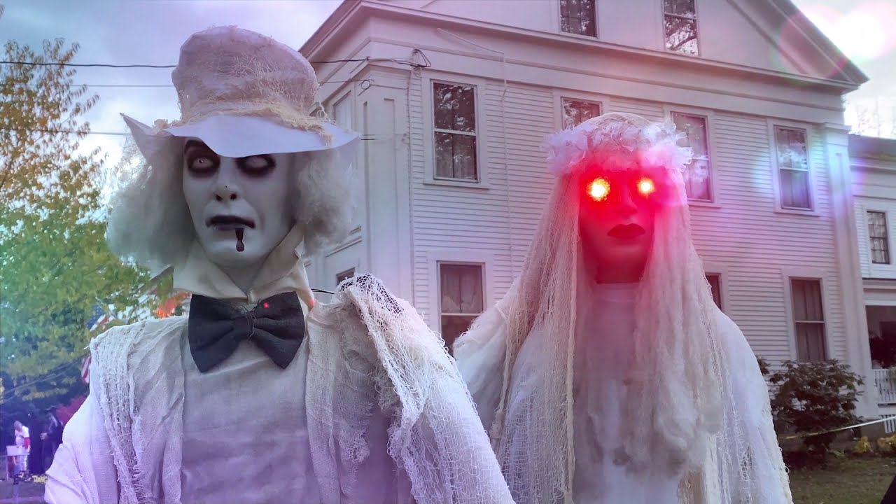 Halloween on Summer Street, Kennebunk, Maine 2021