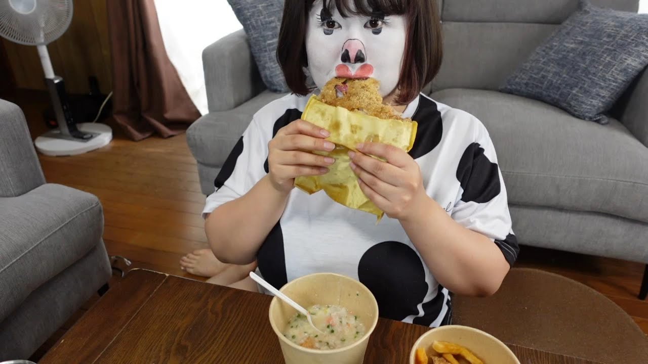 台湾鶏排食べながら近況報告等をする