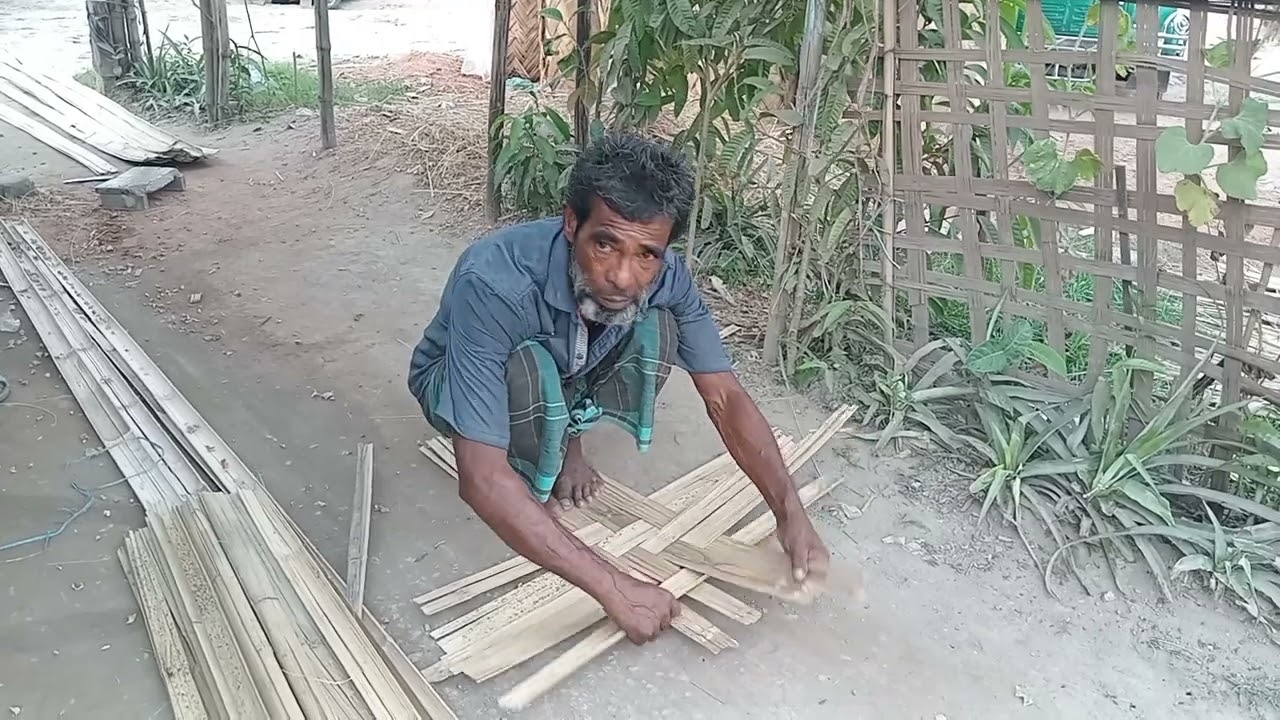 হারিয়ে যাচ্ছে  বাঁশ এর বেড়া,