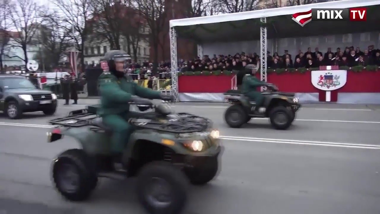 Военный парад в Латвии. Смешно до икоты )))