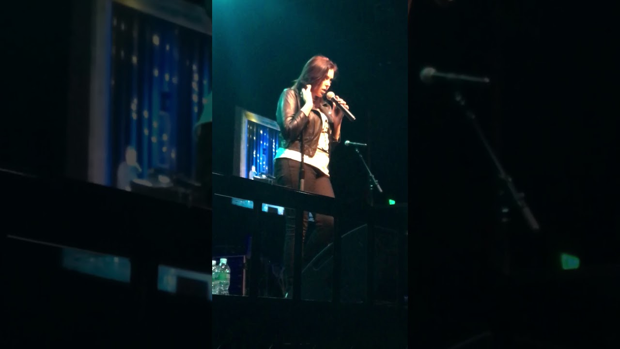 Rachel Bloom sings Stacy’s Mom 2/9/18