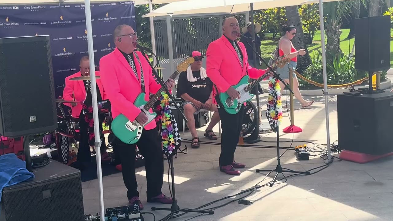 Eddy and the Stingrays - Pretty Woman by the pool in Punta Cana 