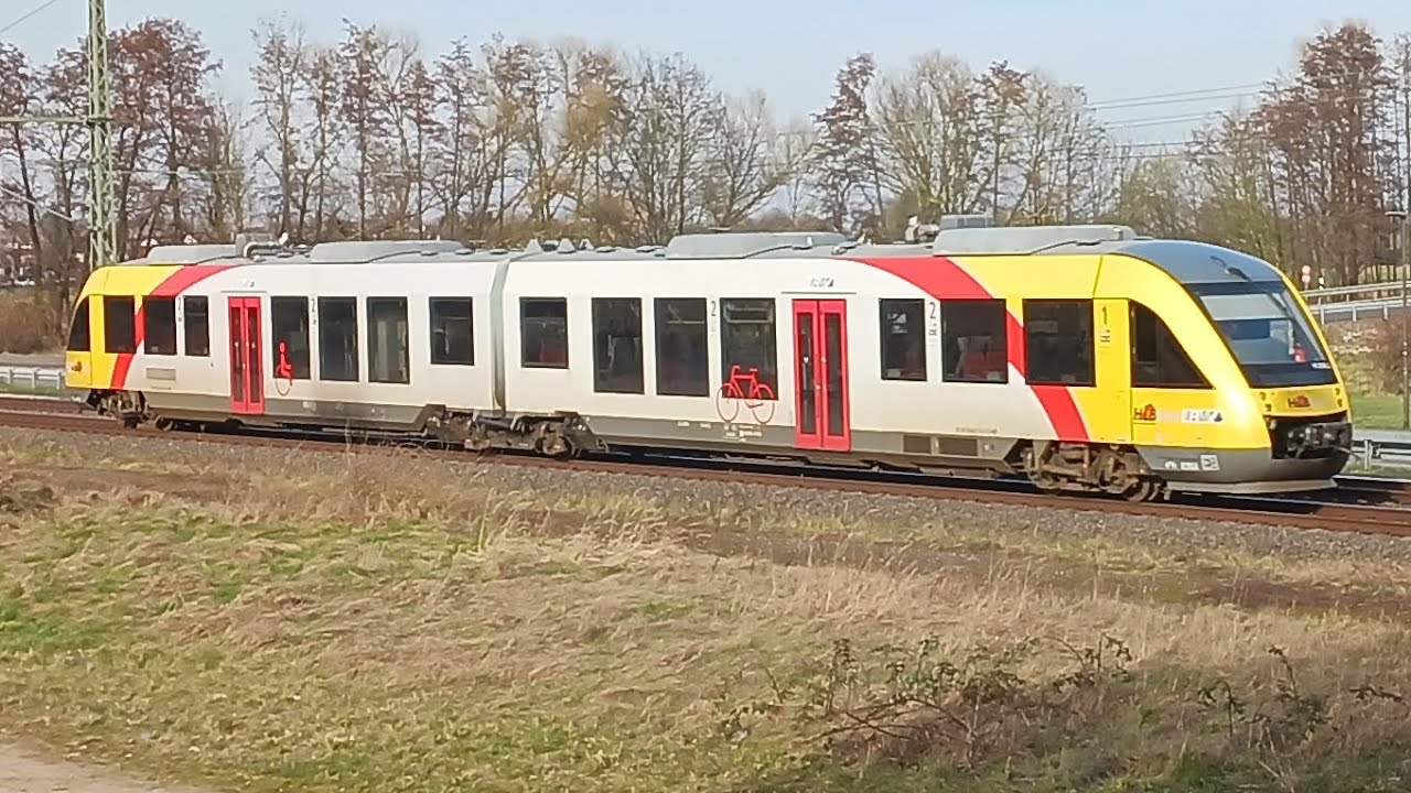 Züge und Feuerwehr an der Main-Weser-Bahn am Strecken Km 177,6 bei Groß-Karben 