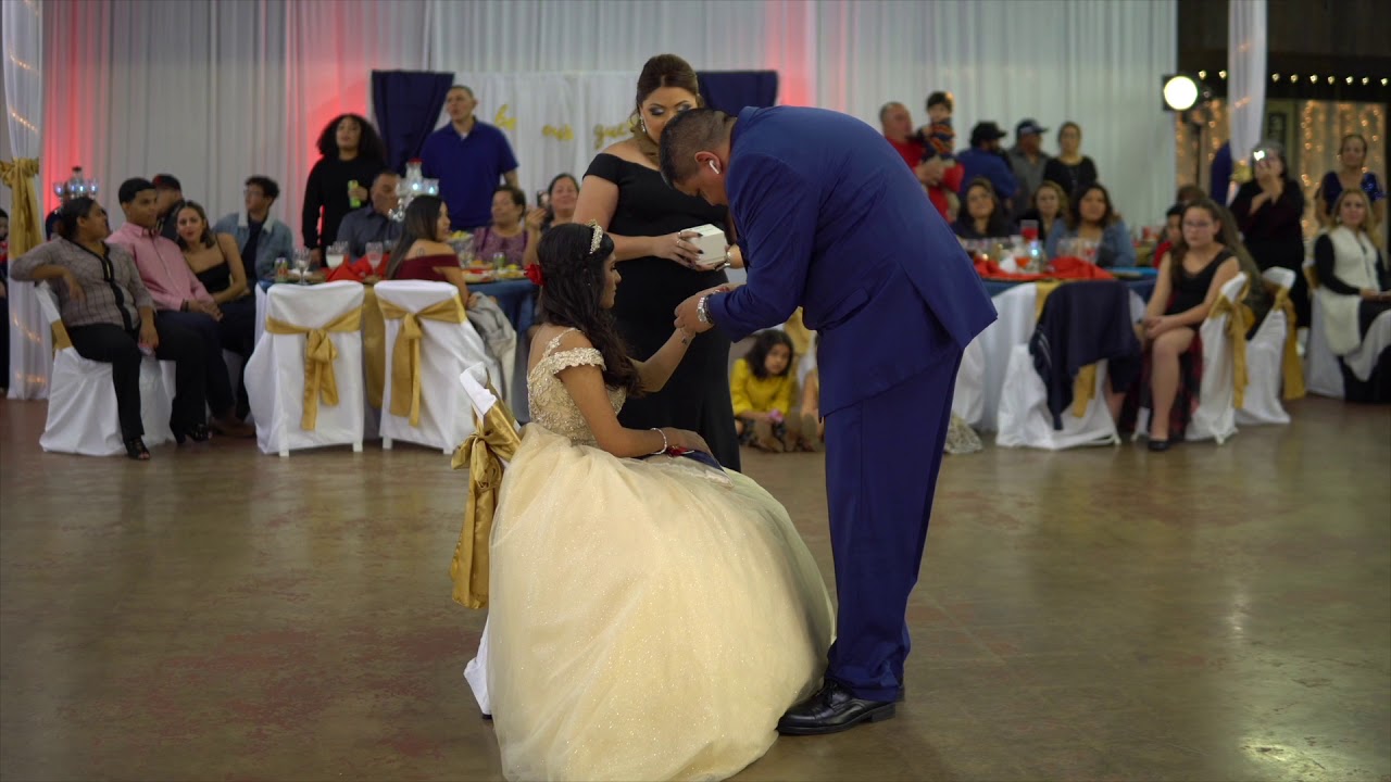 Presentation - Family Toast - Quinceañera - Xavier Jordan Photography