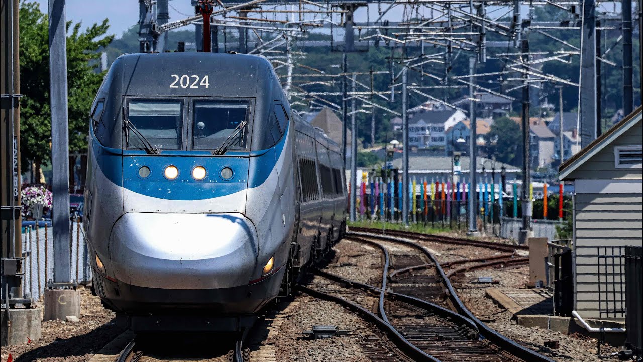 Amtrak Trains along the Shoreline in New London