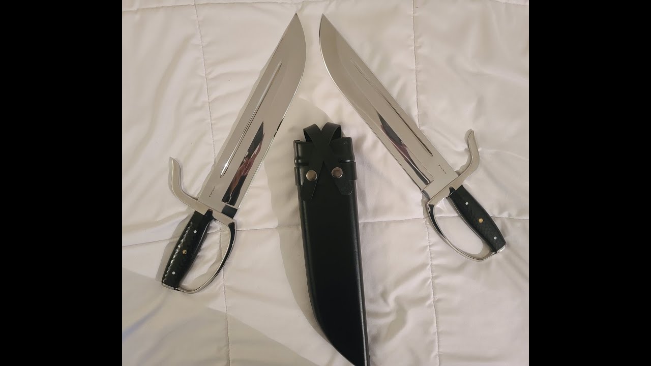 8 Cutting Daggers, Baat Jaam Dao, or Butterfly Swords are the best close combat weapons!