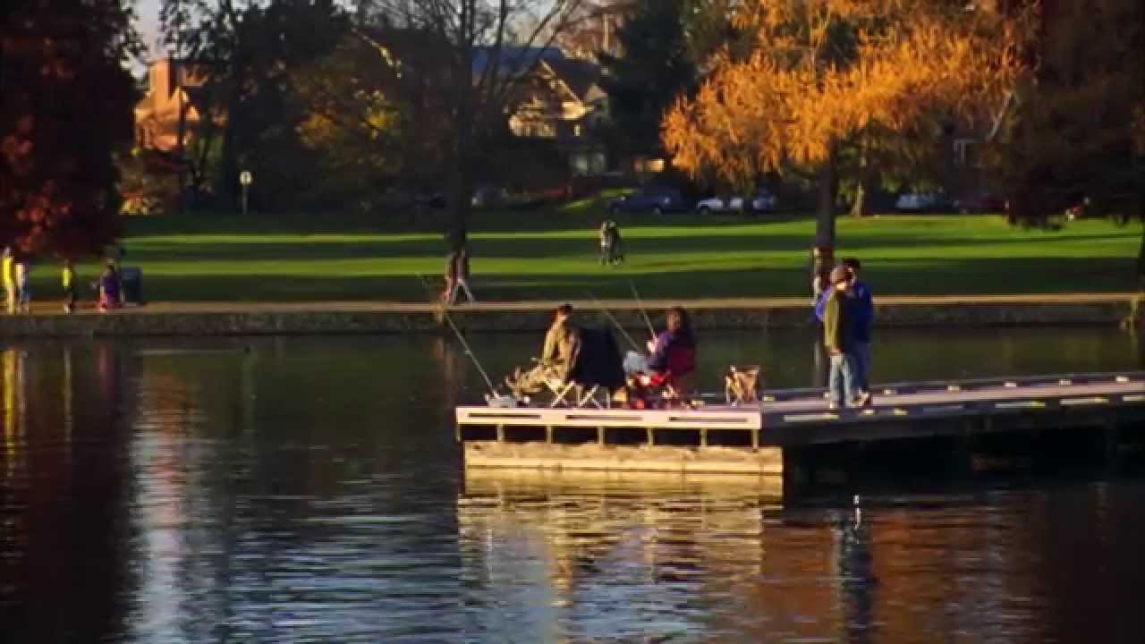 Bolex 16mm Film Test: A Walk Around Green Lake (Seattle) - December 2011