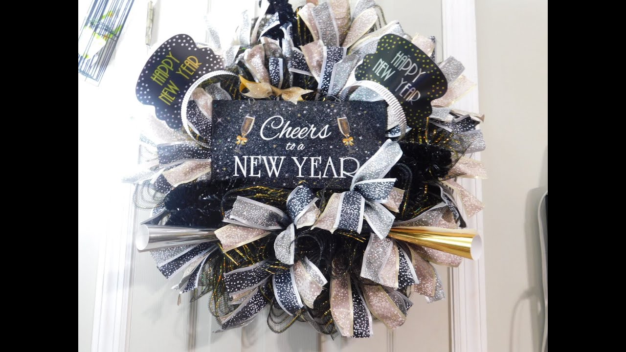 New Years ribbon Wreath, live drawing