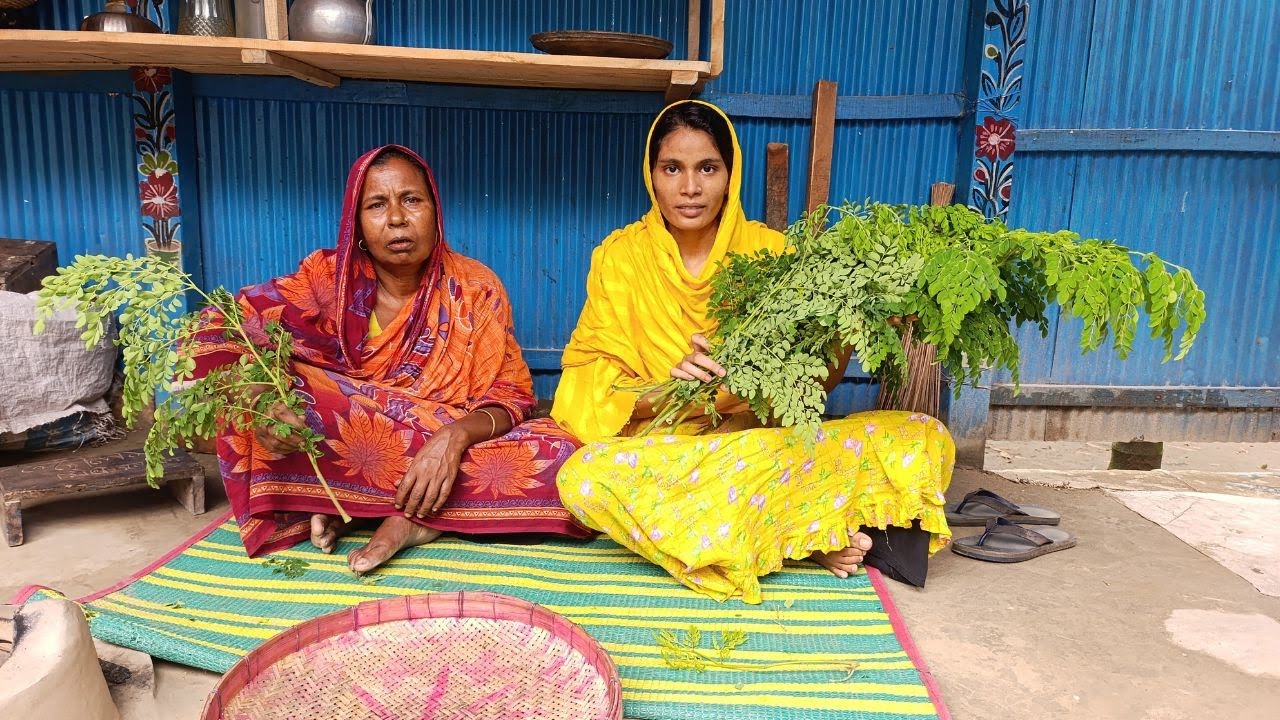 বউ শ্বাশুড়ি মিলে সজনে পাতার পেলকা গরুর মাংস রান্না । Beef curry recipe । Beef cooking । village