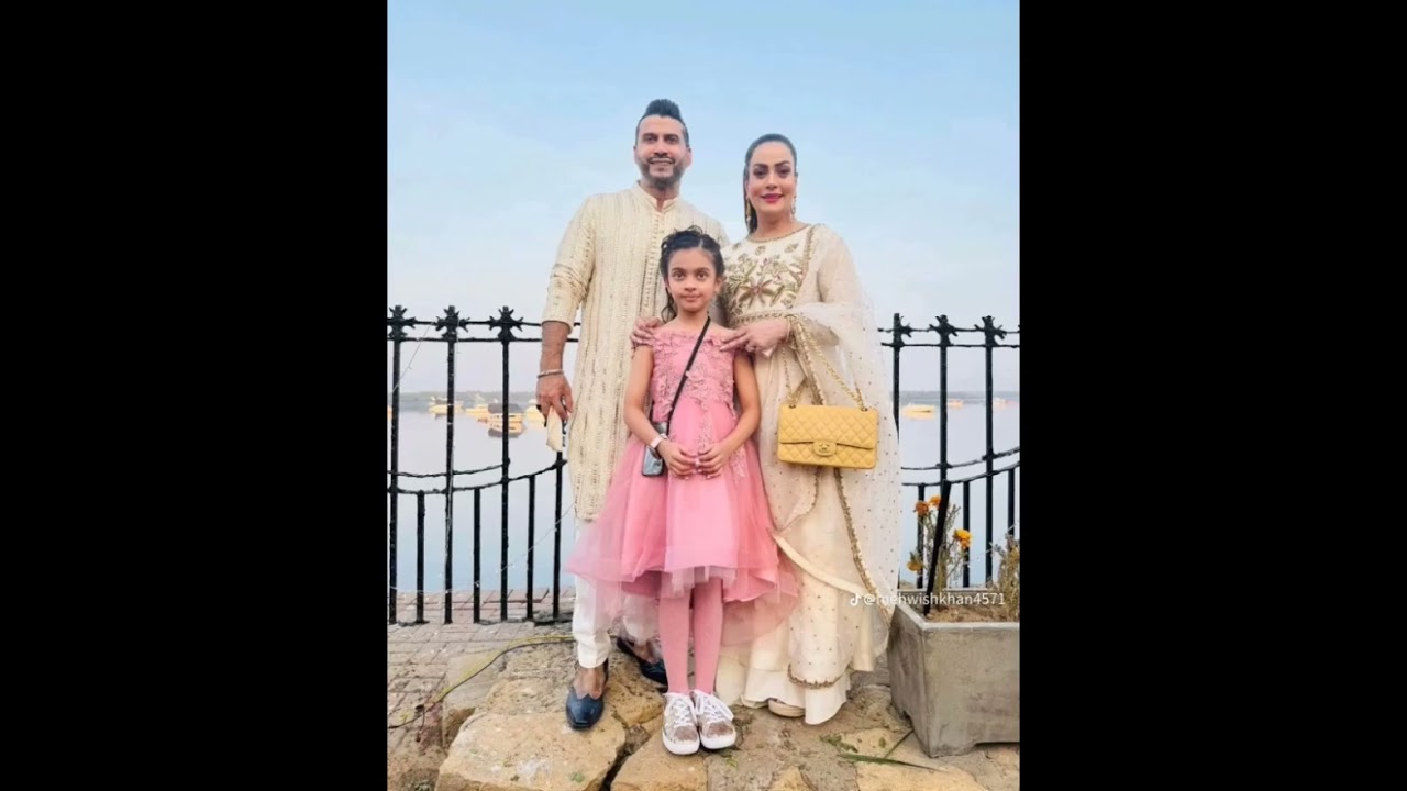 #🌹👪🌹#Actress Sadia Imam's Beautiful Family Picture#✨📸✨ #From A Wedding #shorts