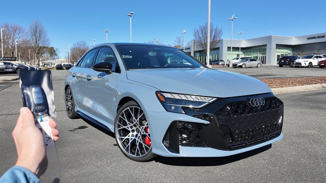 Новый Audi RS3 Dynamic Plus 2026 года — обзор интерьера и экстерьера.