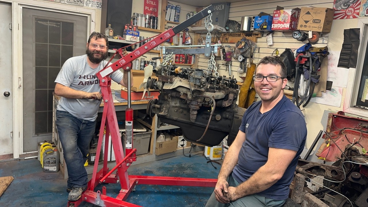 вытягивание двигателя FJ40 Land Cruiser
