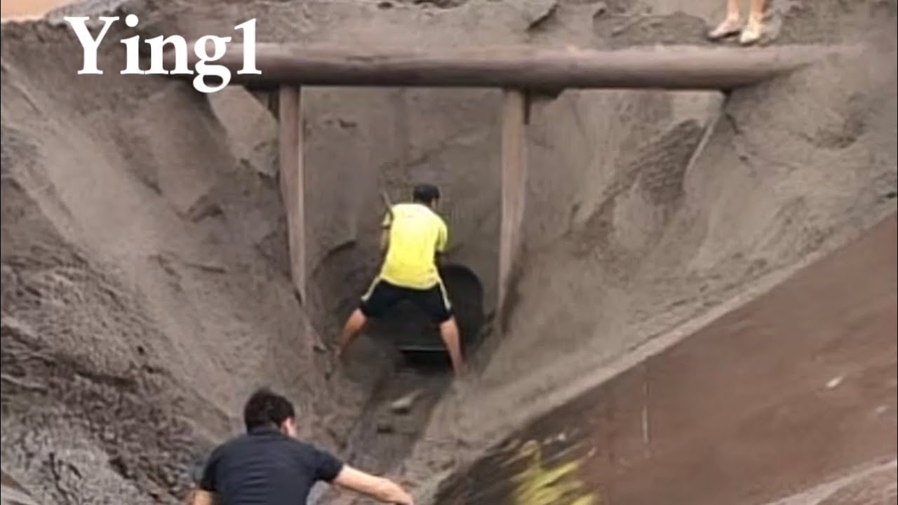 Barge loading and unloading 3000 tons of alluvial sand - hello alluvial sand lovers