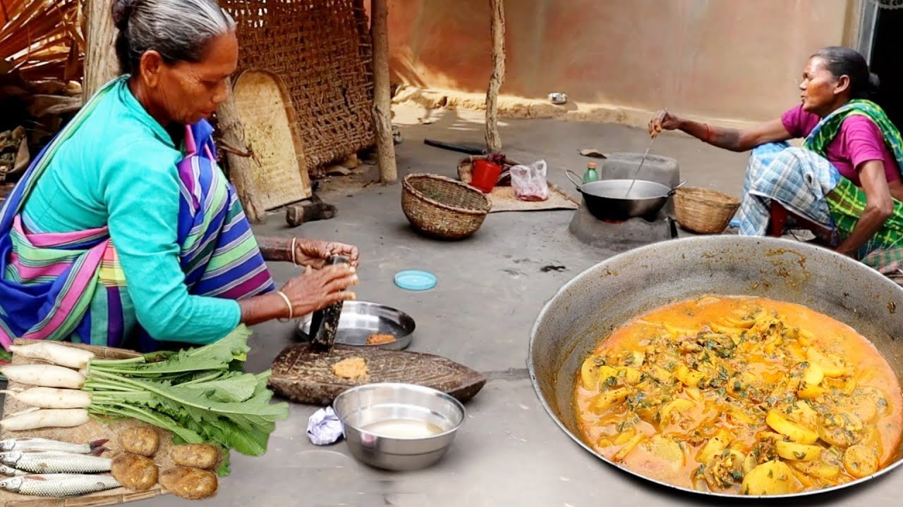 santali grand mothers cooking small fish curry with mooli ki shak recipe ||rural tribel village life