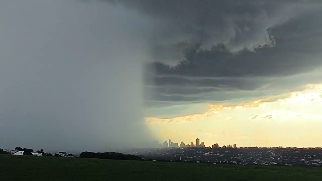 Tempestade com granizo (Possivel microexplosão) em Maringá/PR - 04/02/2026