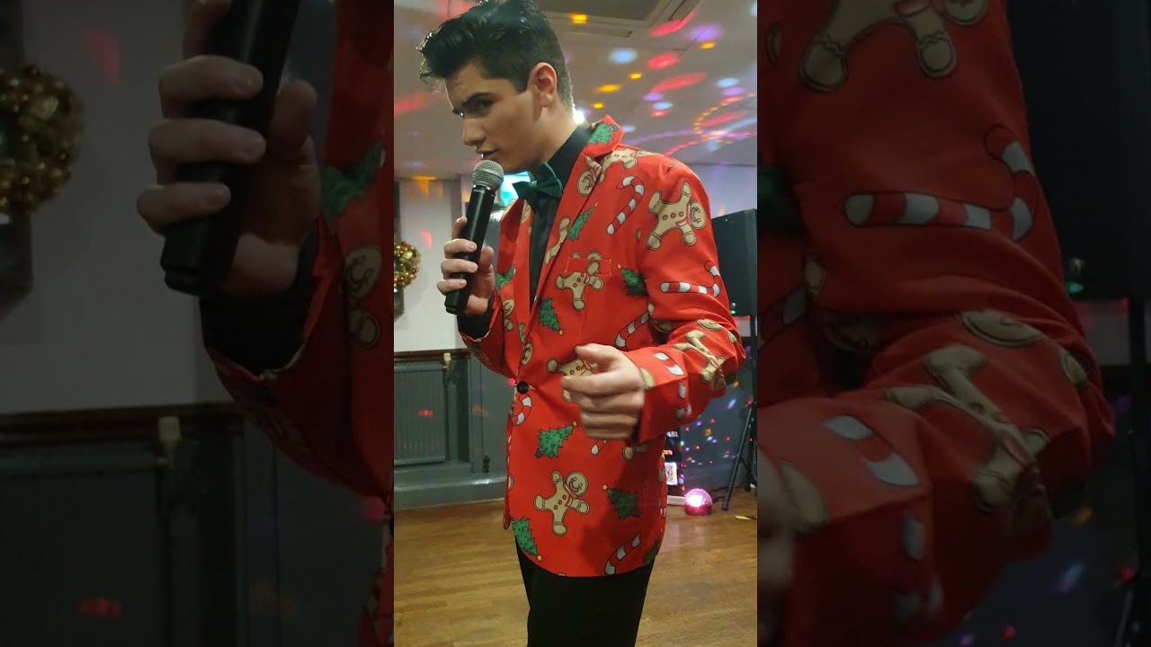 Emilio Santoro As Elvis ....At Weston Super Mare...  December 2021...Girl of My Best Friend  🥰🥰