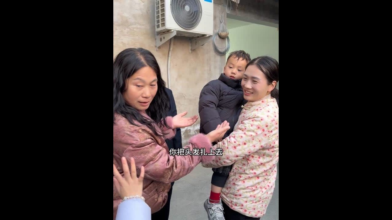 今天妈妈和婶子烫的发型挺洋气好看的，有时候换换发型，换个心情挺好的，我在娘家炖了一锅羊肉汤，虽然今天只有我们一家五口在娘家，但孩子都非常给力，都没有闹人，刚好她们回来都能喝到热乎的羊肉汤，都夸好喝～