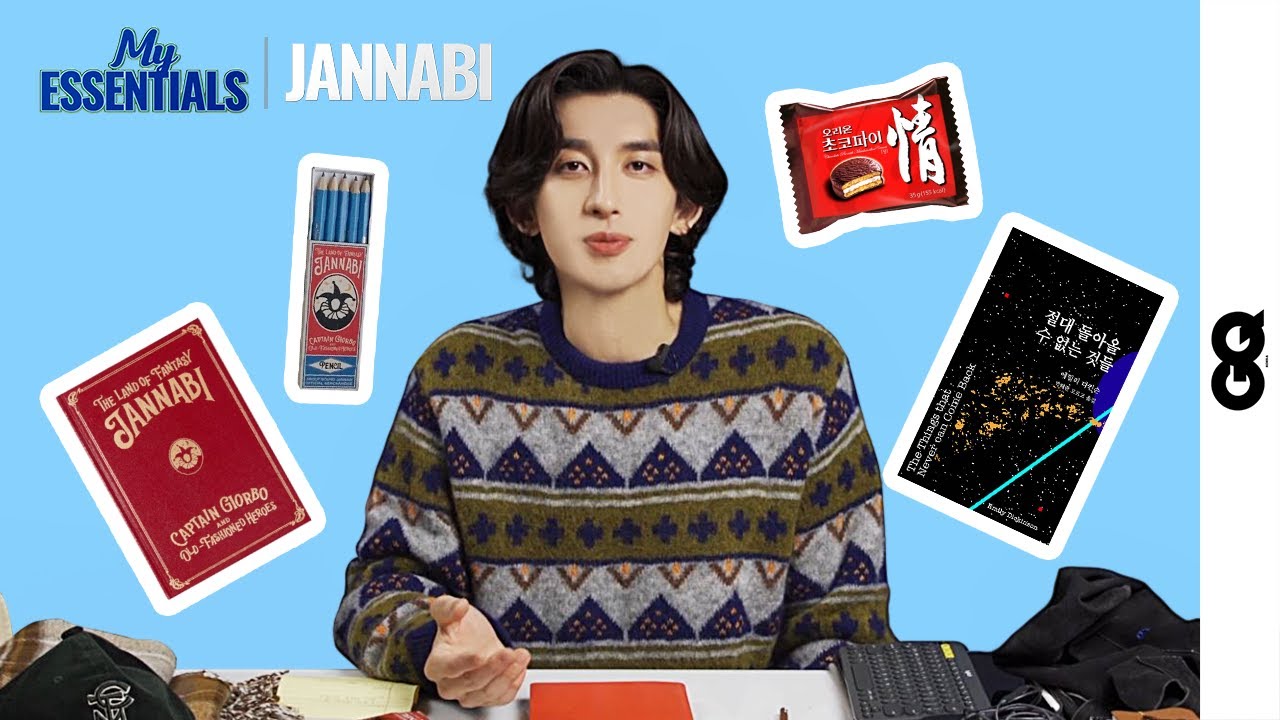 [AD/ENG/마이에센셜] 드디어 '감성왕' 잔나비 최정훈 가방 공개. 그 안엔 시집 그리고 핫바가 있었다...  (에밀리 디킨슨, 커스텀멜로우, 청인유쾌환, 초코파이)