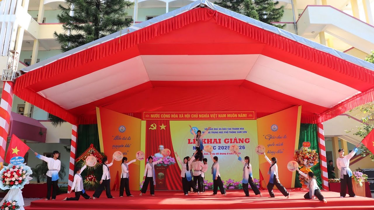 Lễ Khai giảng Trường THPT Sầm Sơn cùng tiết mục MadeinVietNam by Khối 11 của trường #khaigiang 