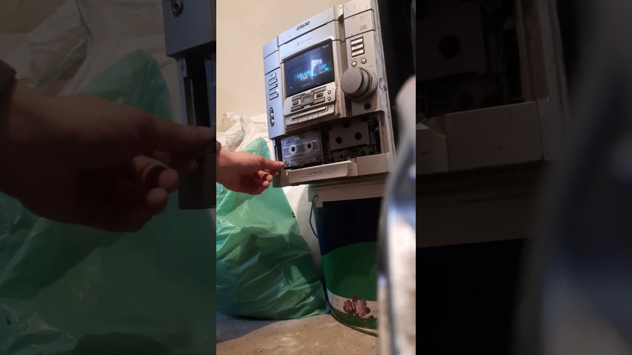 va salut va prezint niste casete vechi auditie placuta