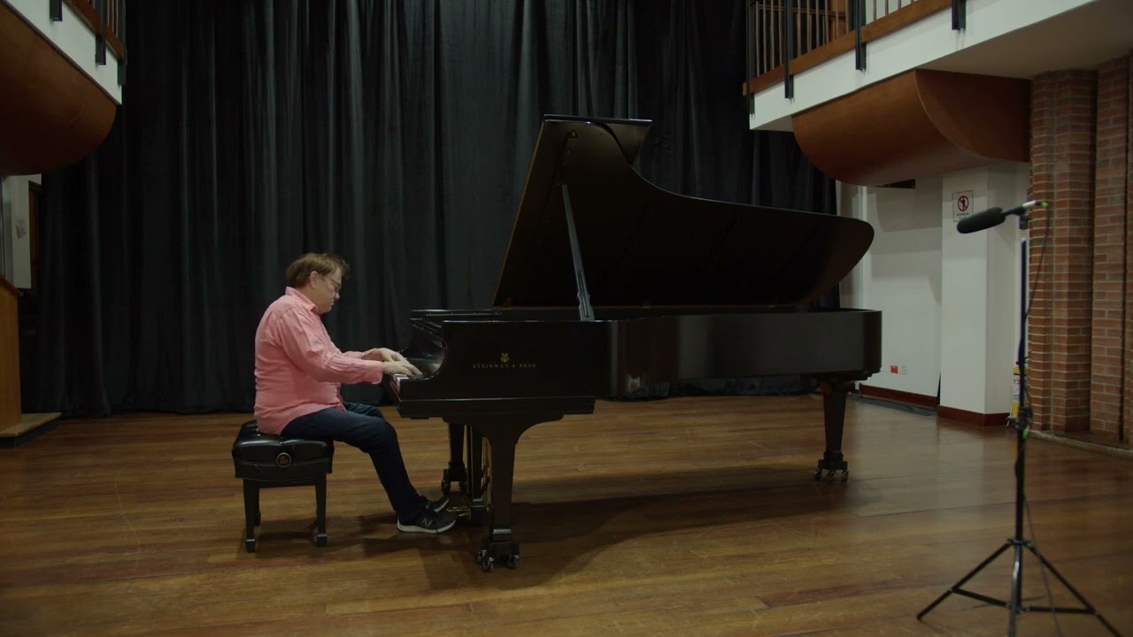Mac McClure plays Cajita de música and Invitación by Alicia de Larrocha