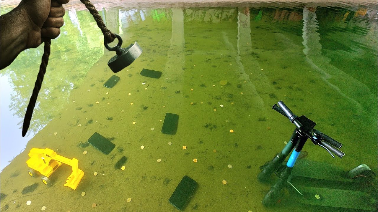 MAGNET FISHING &Icirc;N APA TRANSPARENTĂ😱*se văd comorile pe fundul apei*😮 #magnetfishing #fishing #hobby 