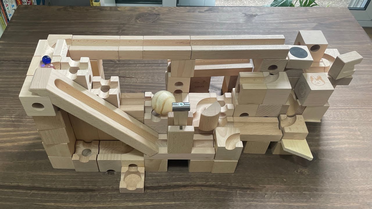 Rolling wood ball No.2 / 転がる大玉　No.2