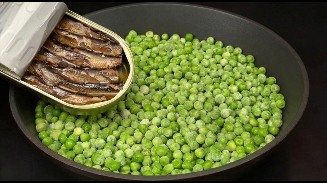 No one has ever made this before! Mix green peas with canned sardines!