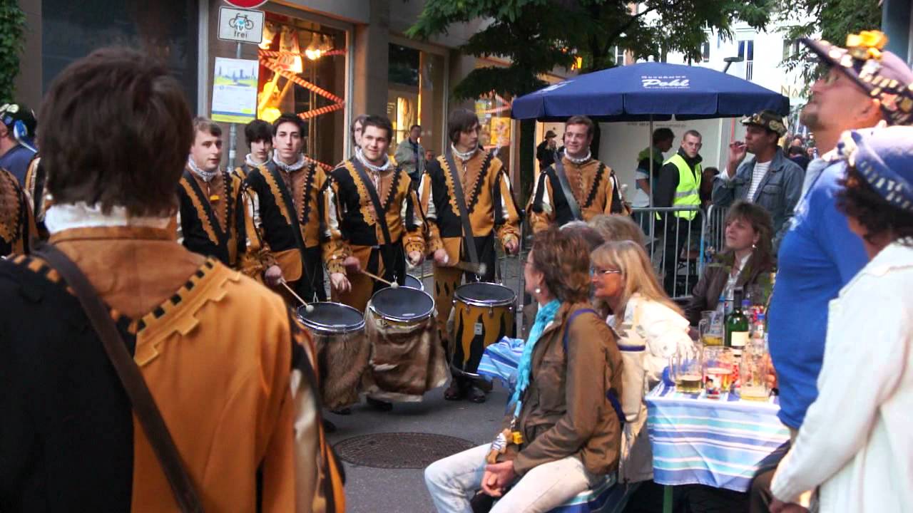 Fanfarenzug Tell 2011 Teil2 beim antrommeln der Altruten
