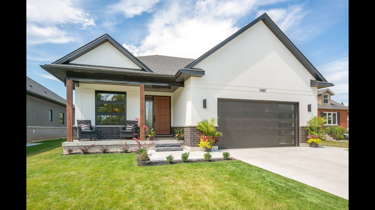 1007 Clare Avenue, Fonthill ON L3C 3C2 - Official Video by RE/MAX Hendriks Team Realty