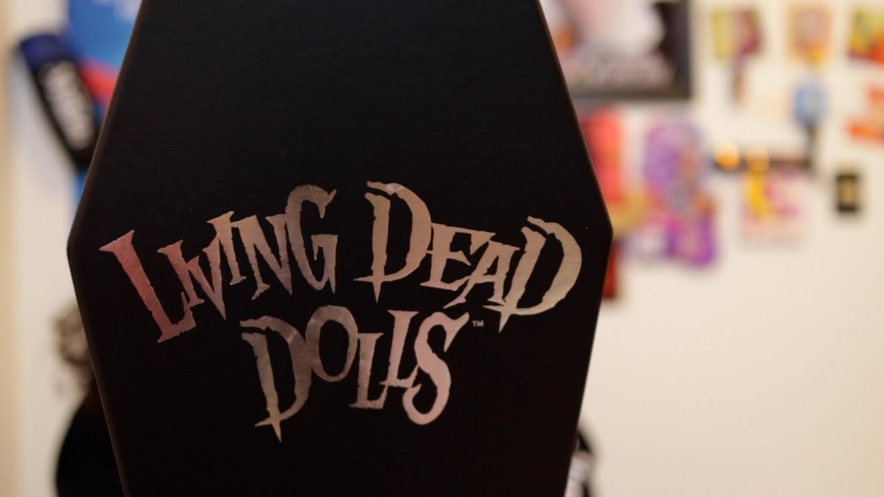 Finally opening one of my Living Dead Dolls! #livingdeaddolls #mezco #mezcotoys #unboxing #toyreview