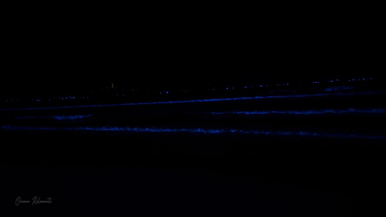 Superar el insomnio para dormir inmediatamente con los sonidos de las olas oceánicas en una oscurida
