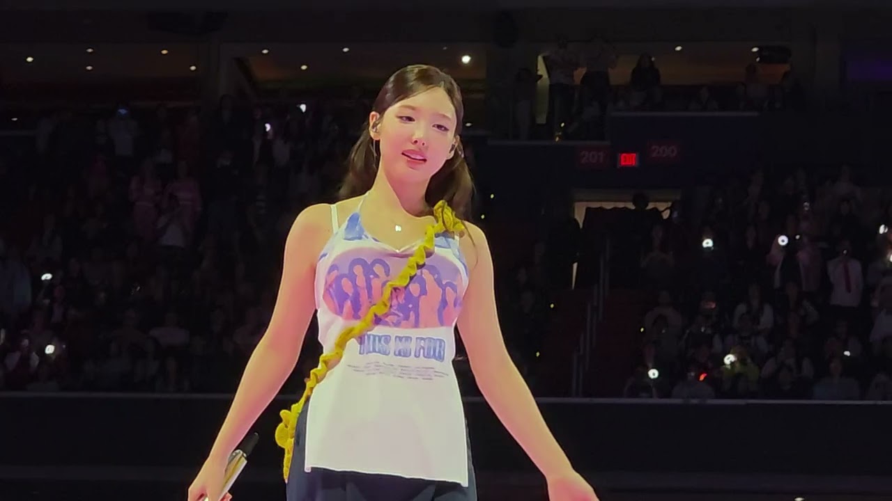 TWICE (트와이스) - Heart Shaker (Special Valentine's Day Encore)  Live in Washington, DC  Front Row