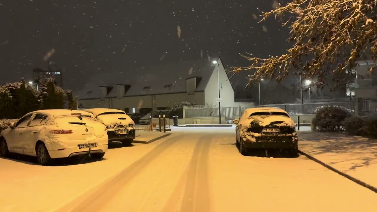 Snowing night in France 🇫🇷 🇯🇲🇫🇷🇯🇲❤️🙏🏿