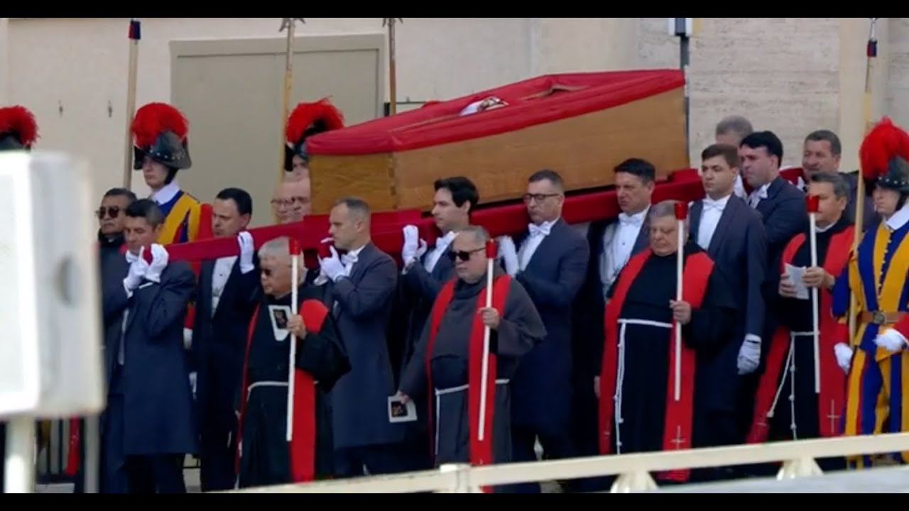 ESCUSIVO per PALCO LIVE TV, ASTI WEB TV-da Piazza San Pietro, Città del Vaticano, per Papa Francesco