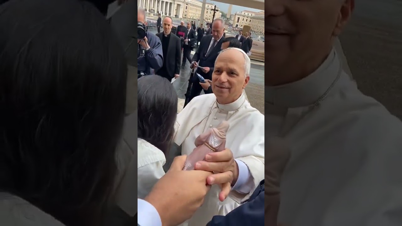 A Brazilian woman gifts Pope Leo XIV the Statue of a Saint #popeleoxiv #catholicchurch
