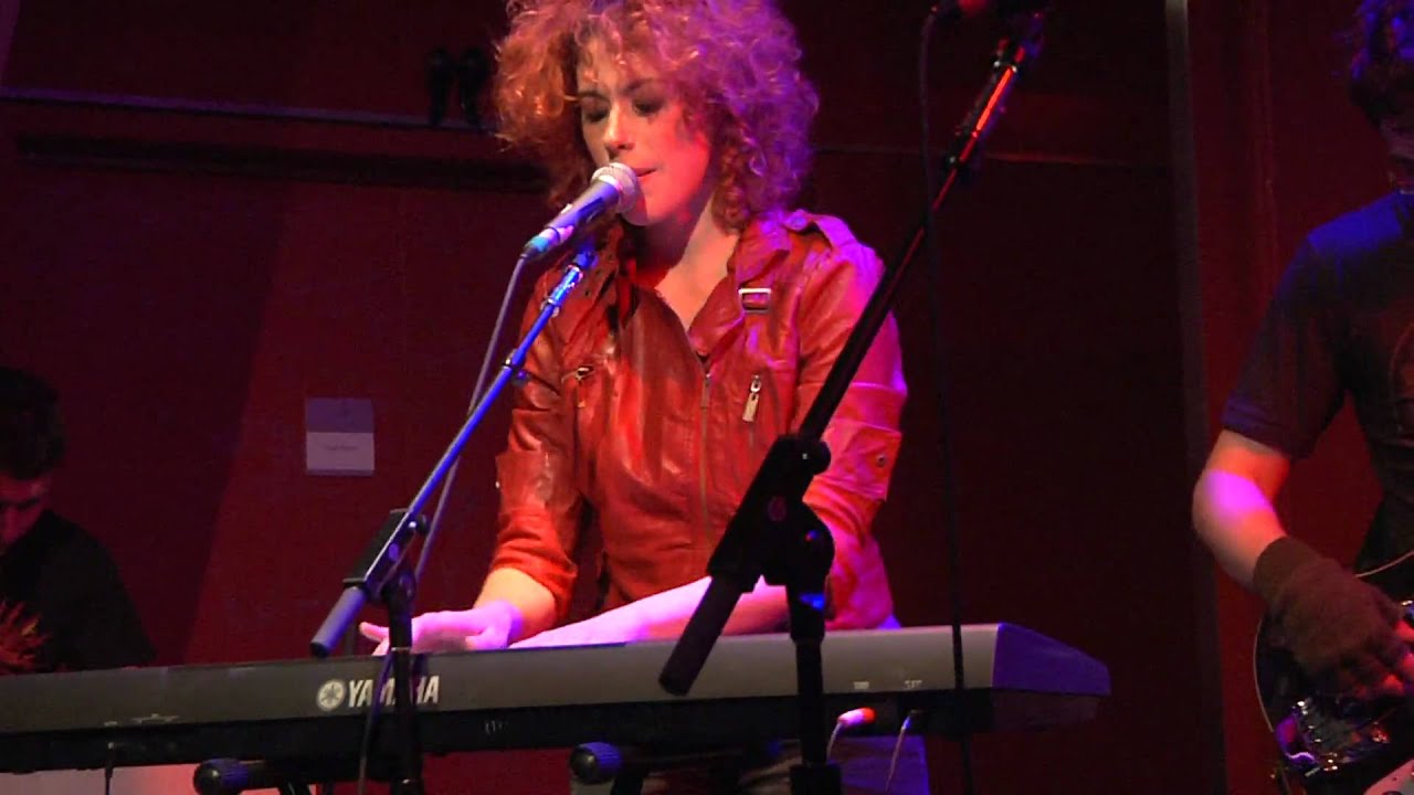 Lee Moretti - Take Me On (Live @ Cafe 939)