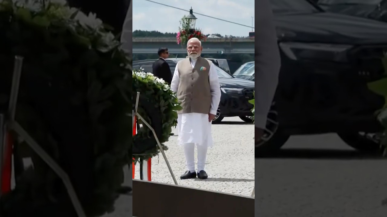 PM Modi lays a wreath at the tomb of unknown soldiers in Bratislava, Slovakia | #shorts