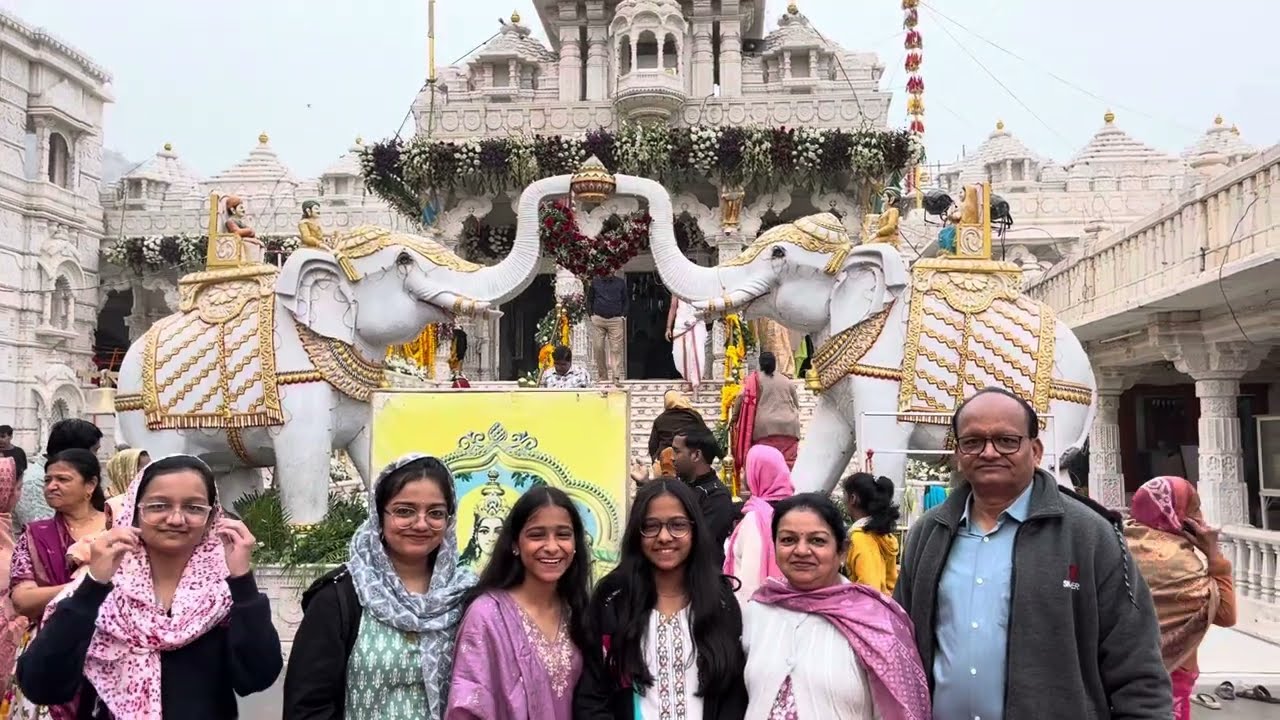 नाकोडा के पास एक ☝️ ही परिवार के चार सदस्य हैं
