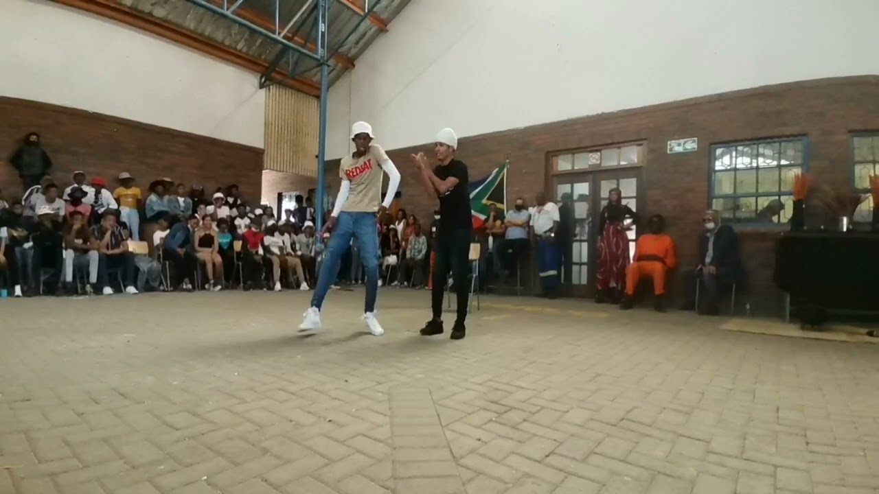 Adam en Ashley coackley 🇿🇦7min Breakdancing at steynville high school 2022.