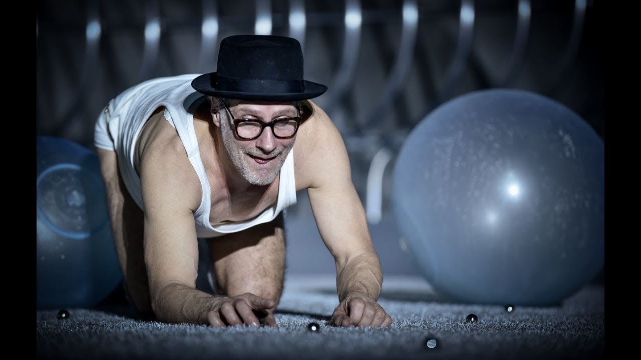 SCHAUSPIEL FRANKFURT: »jedermann (stirbt)« von Ferdinand Schmalz / Regie: Jan Bosse