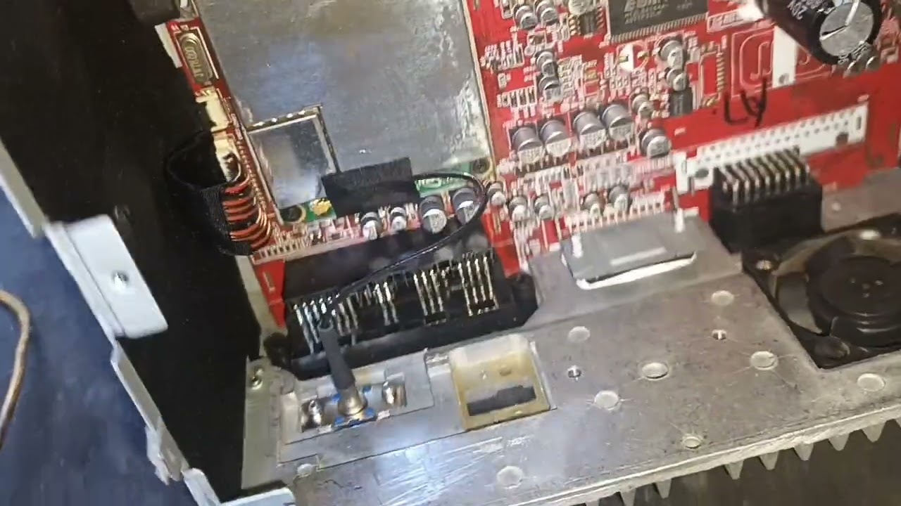 HOW TO FIX TOYOTA FORTUNER CAR STEREO,DISTORTED AUDIO.