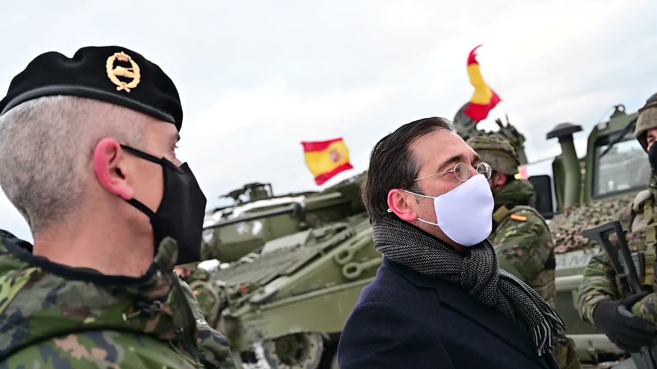 Visita del Ministro a las tropas espa&ntilde;olas desplegadas en la base de la OTAN en Azadi