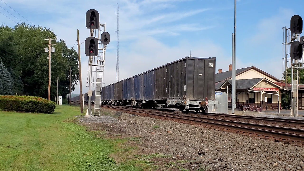 Norfolk Southern freight trains at Lewistown, Pennsylvania (08/03/2021)